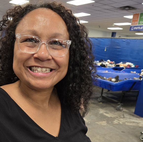 Meet your Posher Cici - Picture 3 of 3